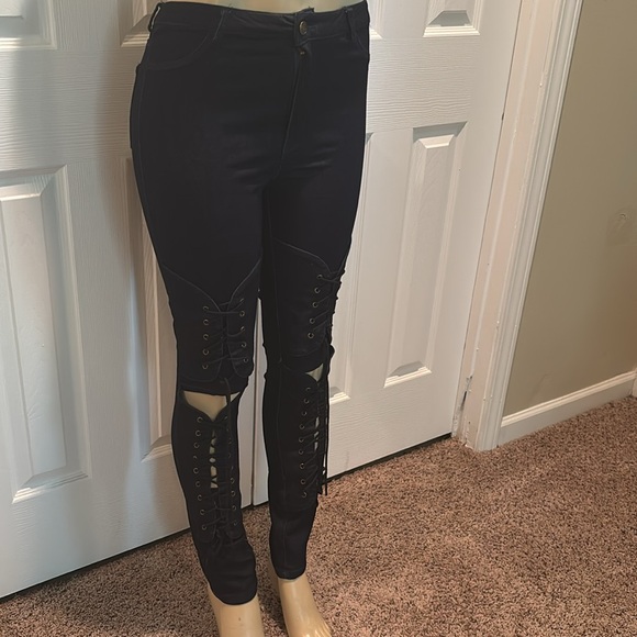 NWT Fashion Nova-  double trouble lace up front jeans size 7 - Picture 3 of 5